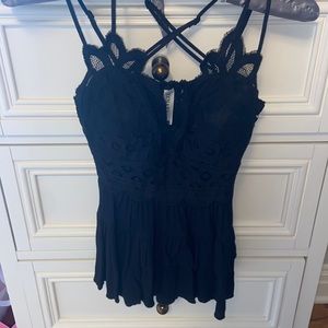 black tank to, size small